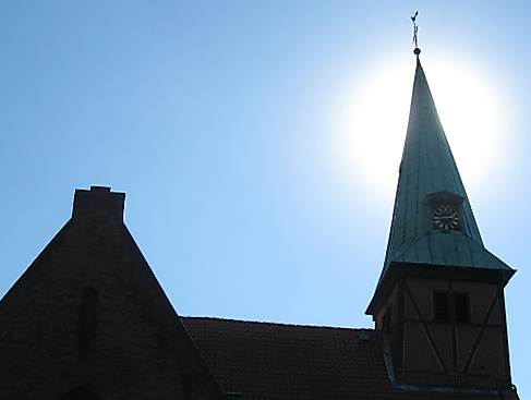 Gottesdienst mit Konfibegrüßung, parallel Kindergottesdienst, anschl. Mittagessen
