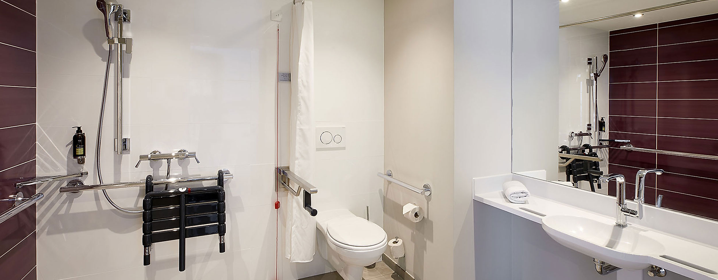 Barrierefreies Bad Premier Inn Hamburg City