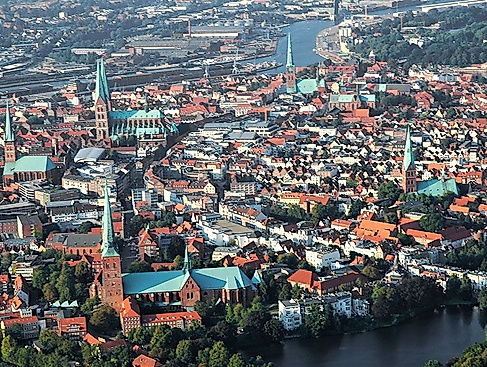 Benefiz-Sonderführung durch die UNESCO-Welterbe-Altstadt Lübeck inkl. Kirchenführung in St. Jakobi, Start am Holstentor