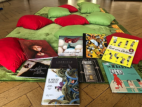 Storie in valigia_libri sul tappeto