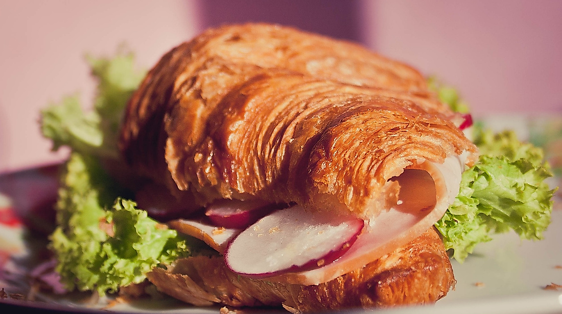 belegtes-croissant_c-pixabay-vanmarksman