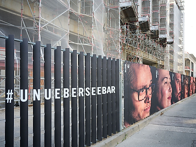 Unüberseebar Bauzaun Westfield im Überseequartier