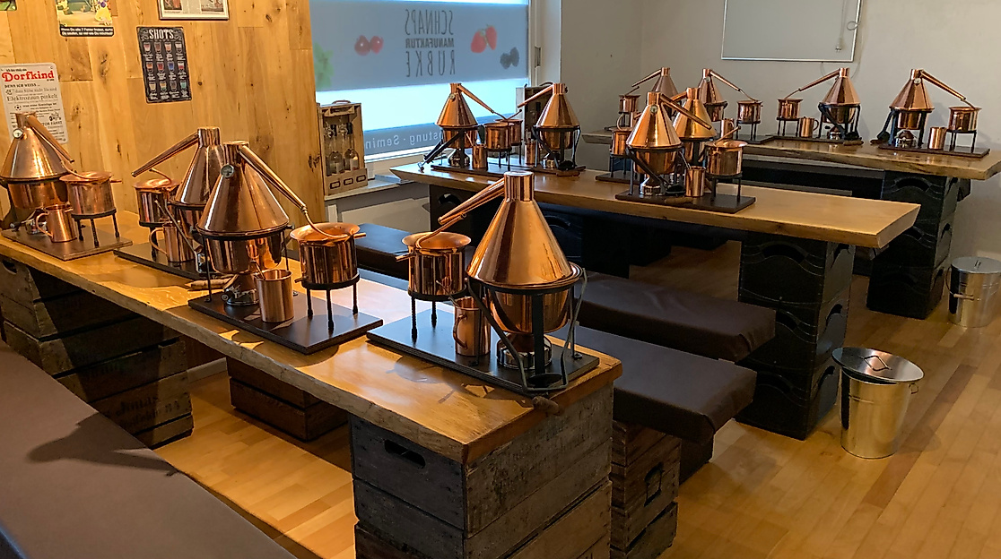 Brennerei vorbereitet für ein Brennseminar