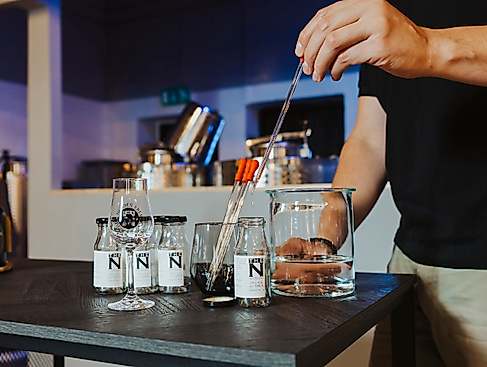 Kreiert eure eigenen Gins mit unseren vorbereiteten Destillaten.