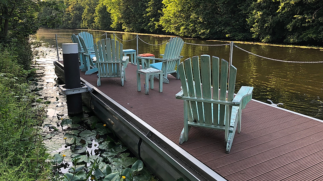 Zum Anleger mit idyllischen Steg