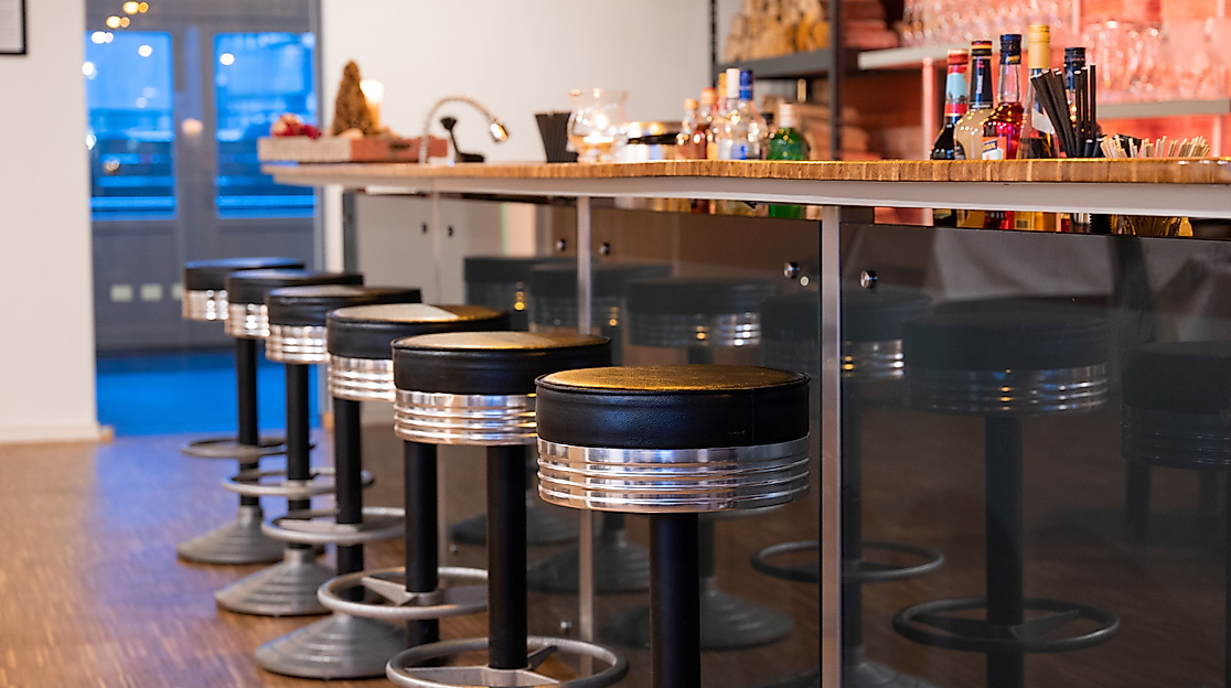 dsc_7368_barhocker_tresen