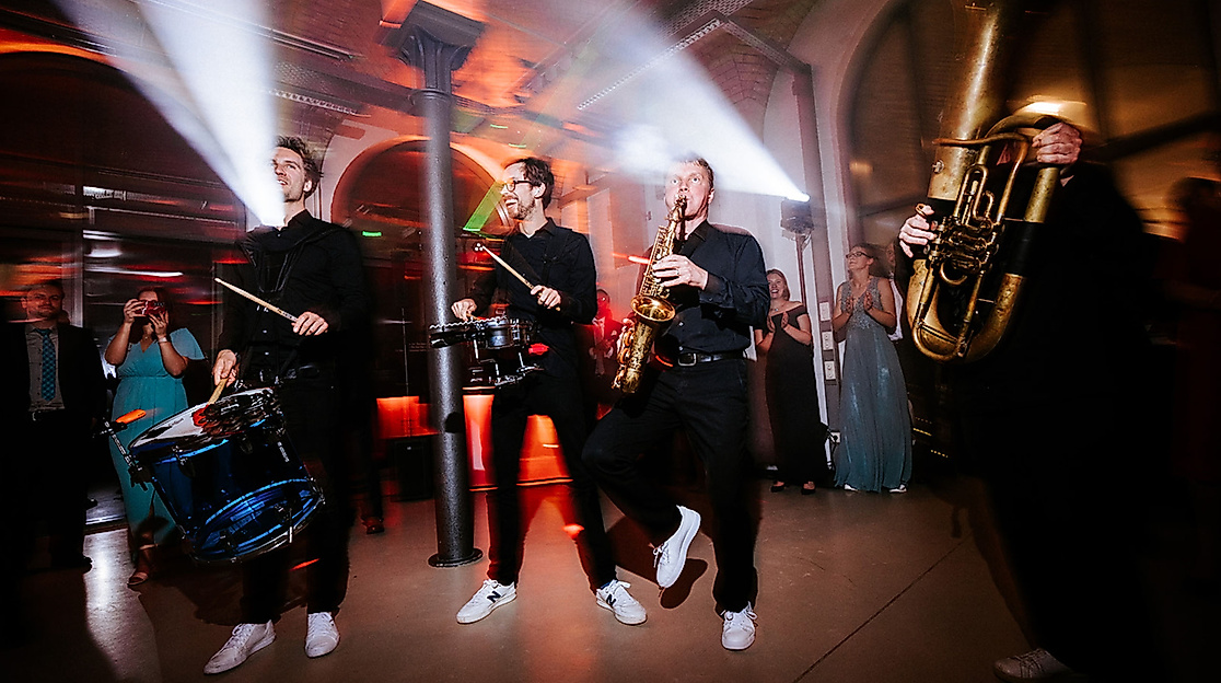 Wattenlaufen mit Musik mit Billy Burrito