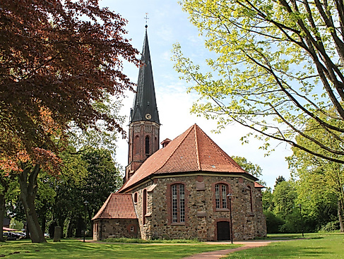 Wie aus Feldsteinen die Peter und Paul-Kirche wurde