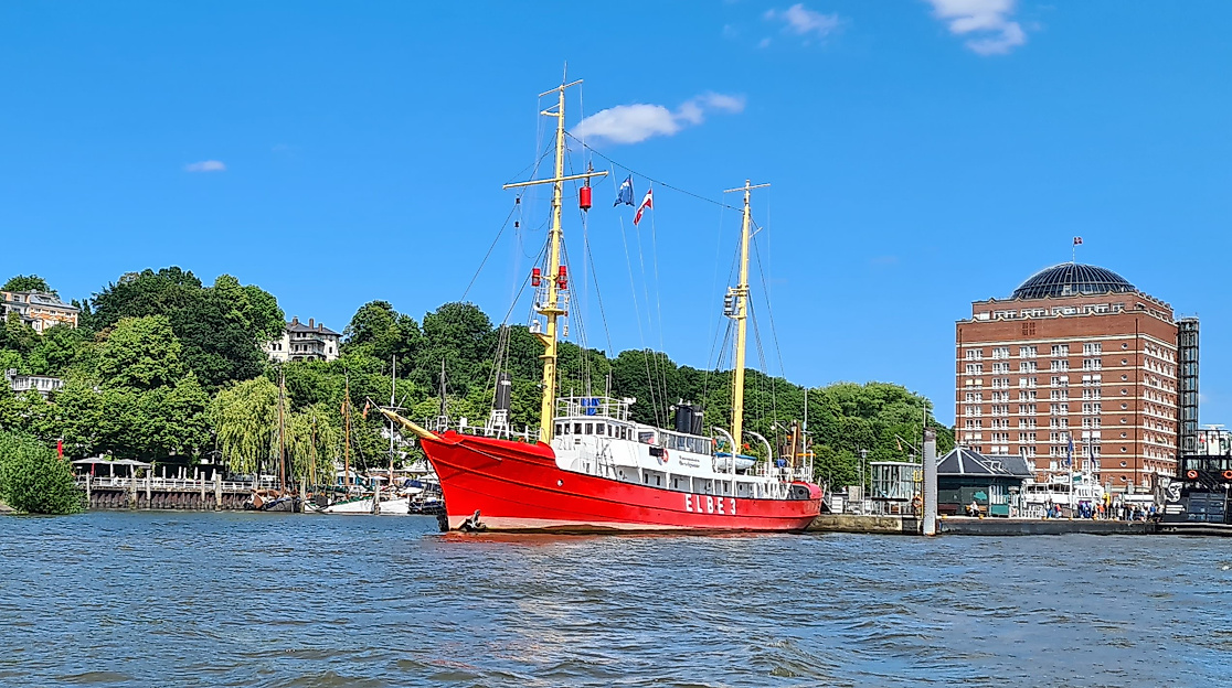 Vorbeifahrt Museumshafen Oevelgönne