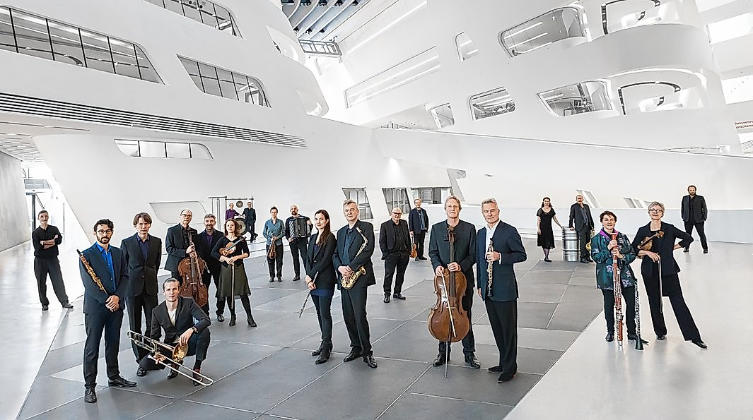 Neue Vocalsolisten / Klangforum Wien / Vimbayi Kaziboni