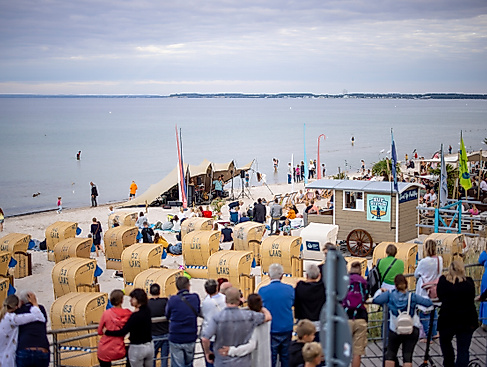Musik im Strandkorb www.luebecker-bucht-ostsee.de(1)