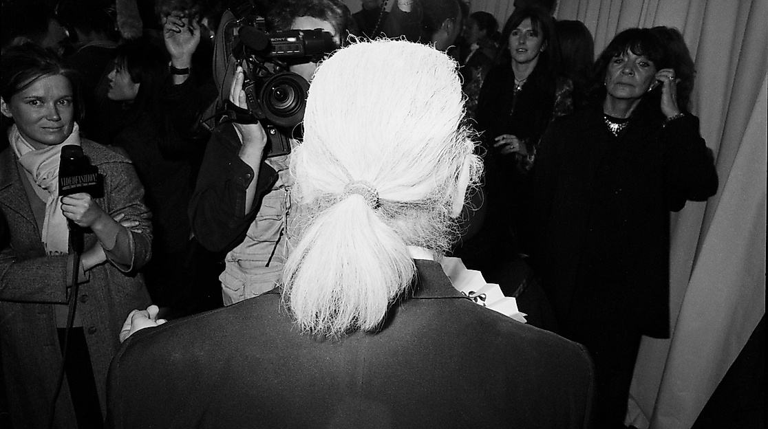 Volker Hinz, Karl Lagerfeld nach einer Prêt-á-porter-Schau, Paris, 1998