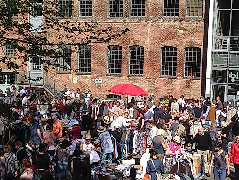 Flohmarkt auf dem Hof