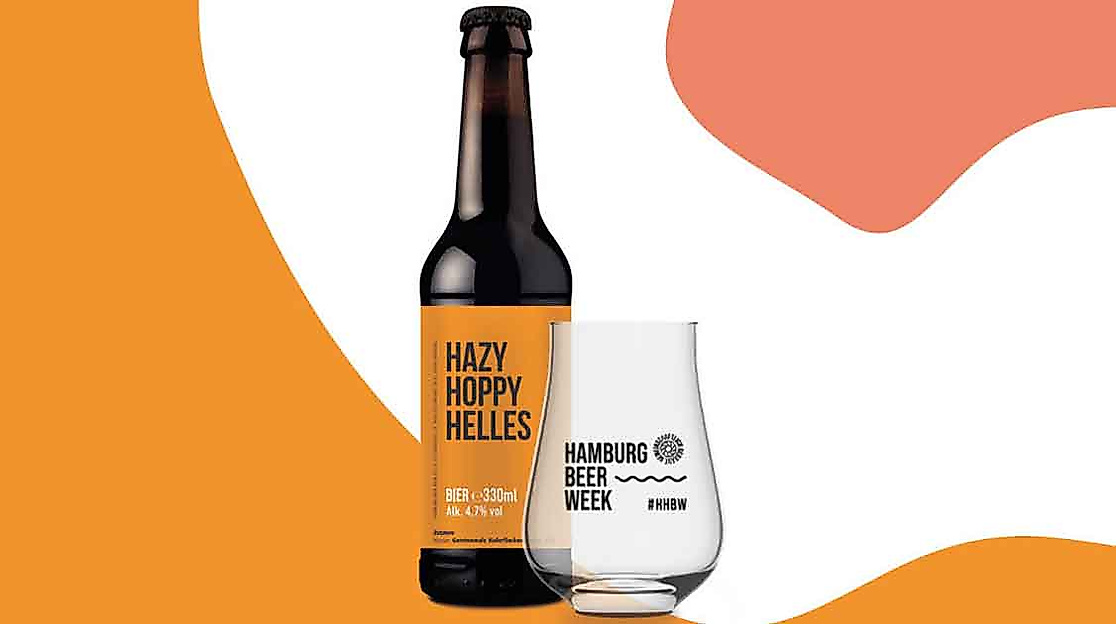 Hamburg Beer Week Bierflasche und Glas vor grafischem Hintergrund in Orange und Weiß.