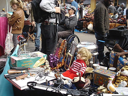Kulturflohmarkt: Marktplatz Herthastrasse