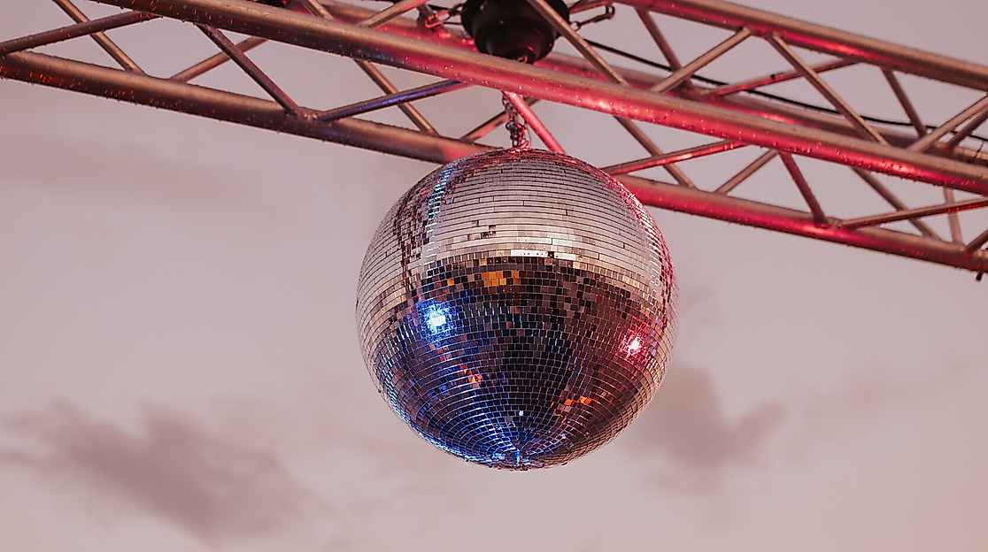 Seebrückenfest Haffkrug 2025 Discokugel © TALB Joelle Dörnath