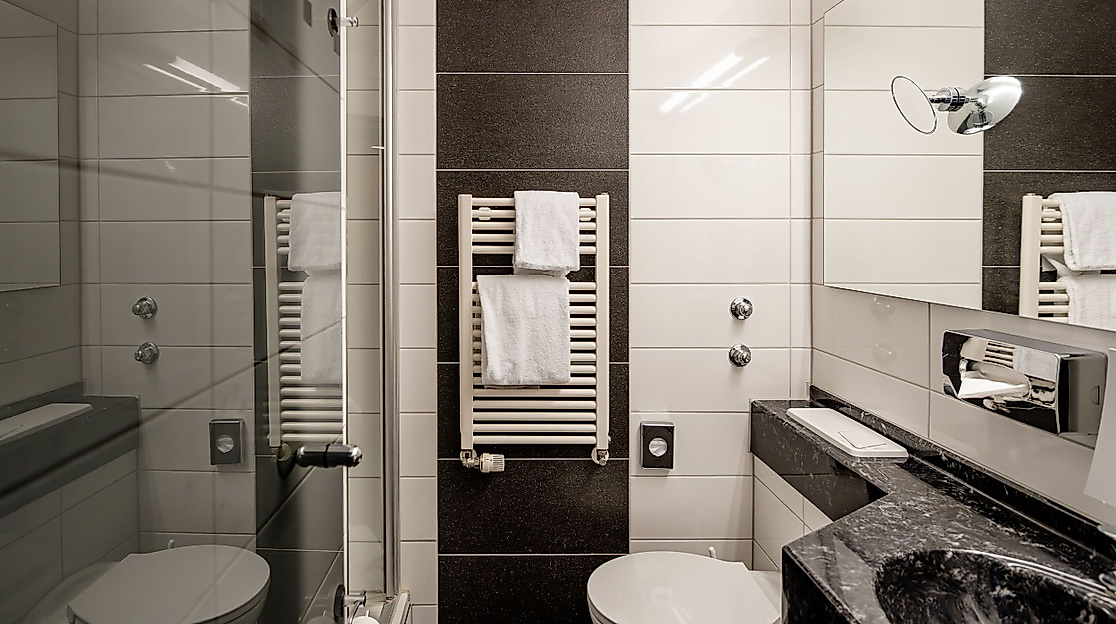 relexa hotel Bellevue Hamburg: Bad Einzelzimmer