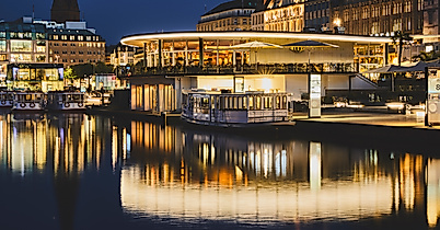 Alsterpavillon_Jungfernstieg_Nachtaufnahme_C-2019-ThisIsJulia-Photography (1)