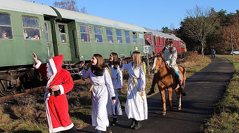 der-nikolaus-die-engel-und-die-reiterin_2