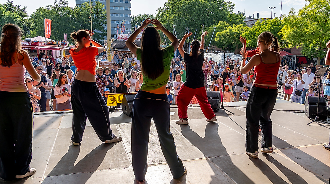 Tanzgruppe Step by Step