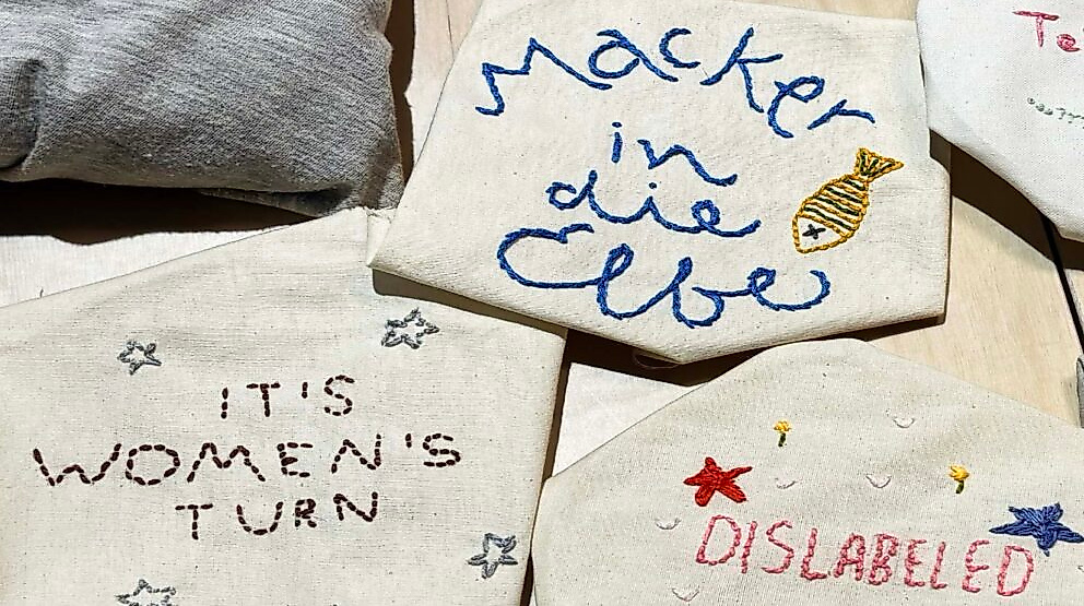 Protest-Sticken in der Sonderausstellung „Franki Raffles: Photography, Activism, Campaign Works“