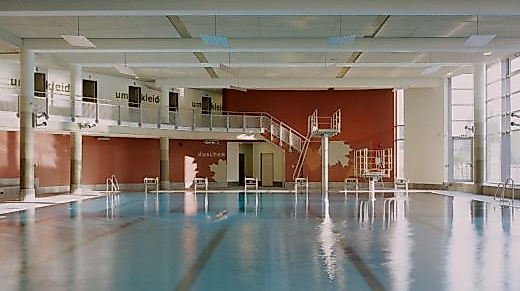 bille-bad-ausklapper-becken-schwimmhalle-flucht