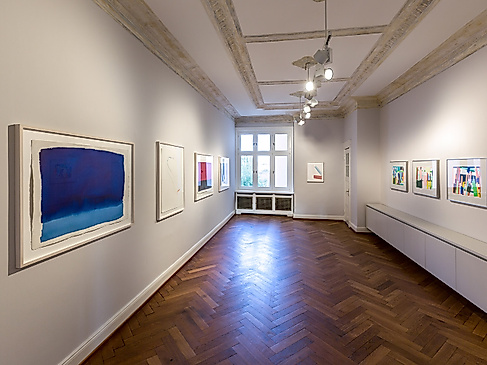 Installationen von Knoebel, Rose und Eiben
