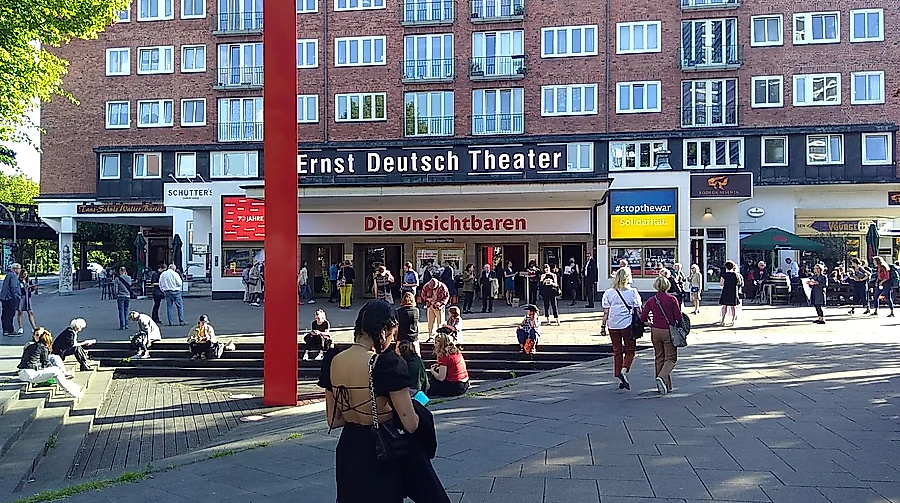 22. Theaternacht Hamburg
                                - Binge-Watching, nur in echt.