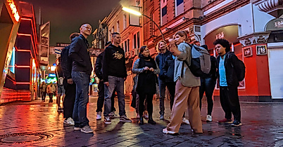 tourgruppe-am-beatles-platz-grosse-freiheit-c-st-pauli-office