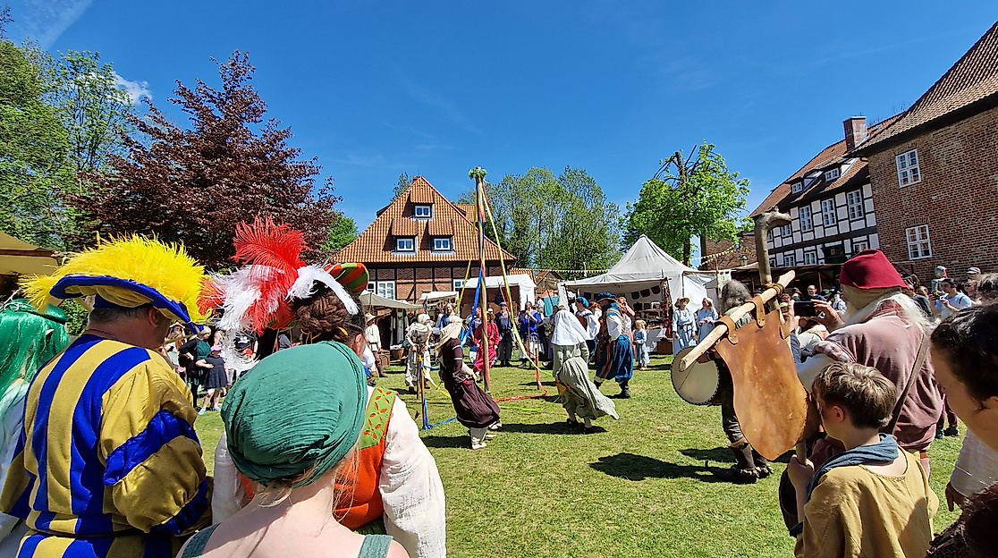 Walpurgisfeier und Burgfest auf Burg Bodenteich