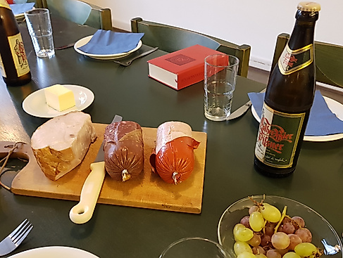 Lutherschmaus - Wurst, Weintrauben, Bier, Gesangbuch