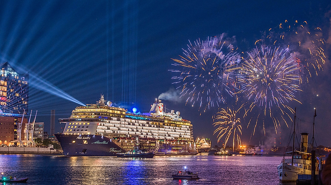 taufe-mein-schiff-6_c-christian-spahrbier-6