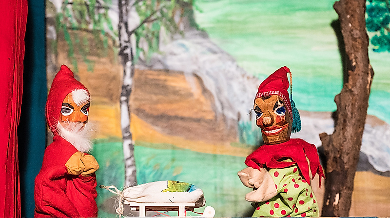 Bruckis Puppentheater spielt „Der Weihnachtsschlitten“