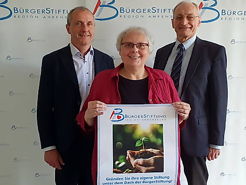 Horst Jurkschat, Carmen Lau, Michael Eckstein zeigen, wie man eine eigene Stiftung gründen kann