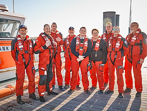Ein Teil der freiwilligen Besatzung von der Station Fehmarn