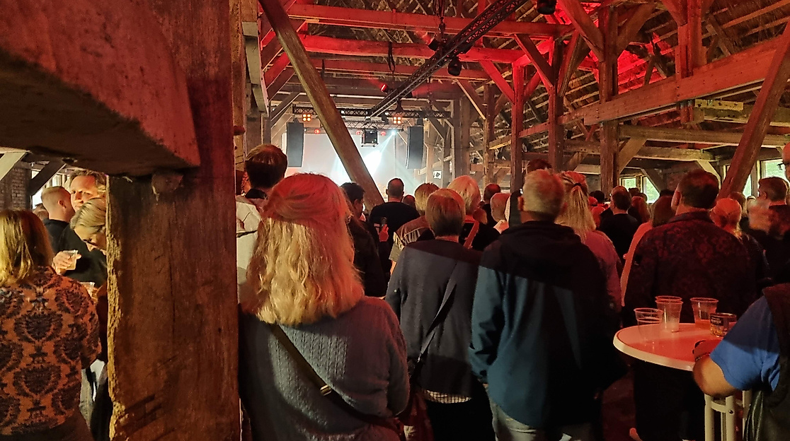 Die historische Wagenremise während der Veranstaltung