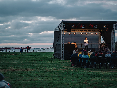 Slam am Strand | Der raue Dichterwettstreit im Nordseebad Otterndorf - Kulturstrand 2026