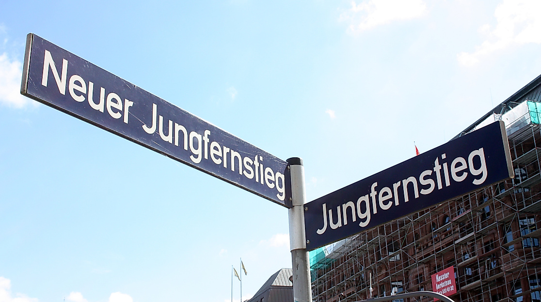 Treffpunkt: Jungfernstieg Ecke Neuer Jungfernstieg