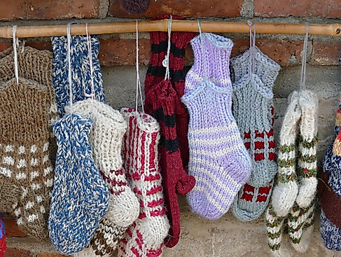 Wo Kreativität auf Stille trifft. Kreative Auszeit im Kirchenschiff: Stricken
