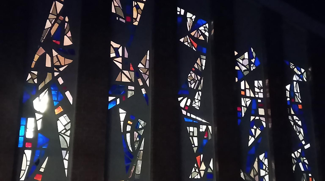Leuchtende Kirchenfenster