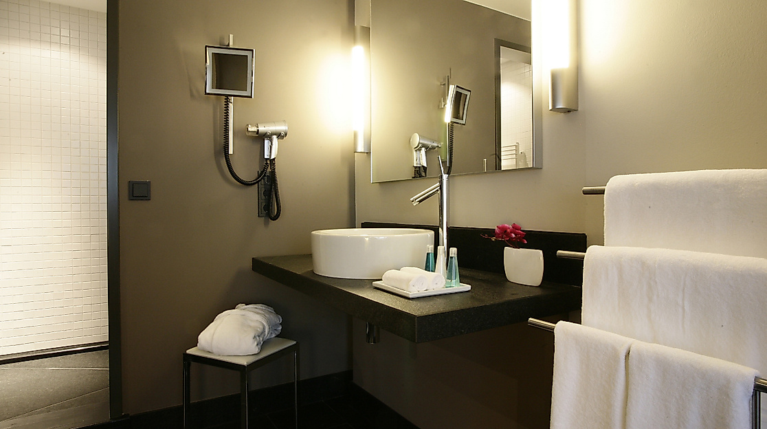 Hotel Boston Hamburg: Large Design Bad