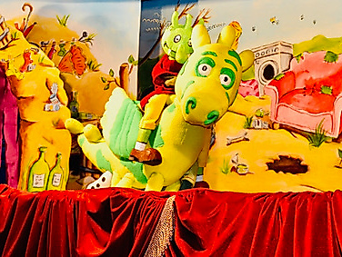 KINDERPROGRAMM: MADSINOS PUPPENREVUE - DIE OLCHIS UND DER BLAUE NACHBAR
