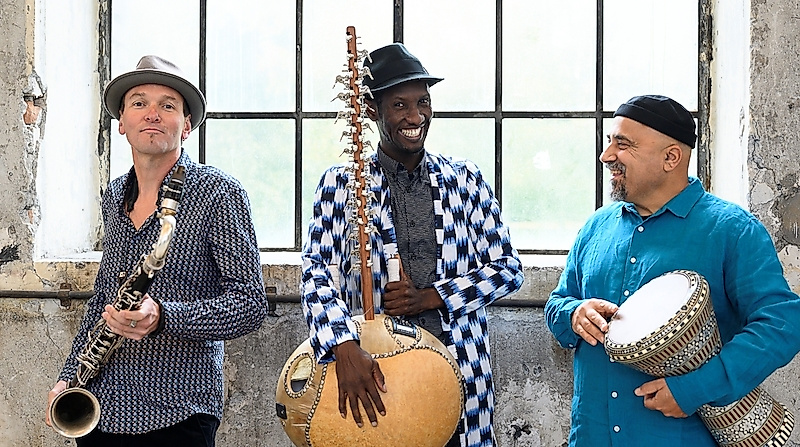 JMO - Jan Galega Brönnimann - Moussa Cissokho - Omri Hason - Nia Yelle (Open Your Eyes)