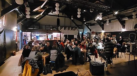 unser Saal voller Spielerinnen und Spielern