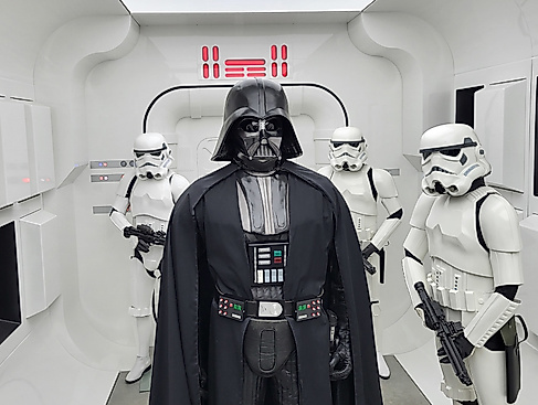 Präsentation der Fan-Ausstellung „OUTPOST ONE"