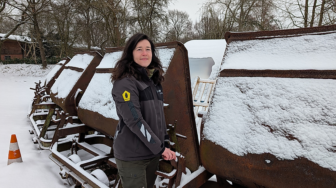Jade Martin auf dem Betriebshof der Torfbahn