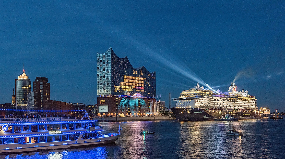 taufe-mein-schiff-6_c-christian-spahrbier-3