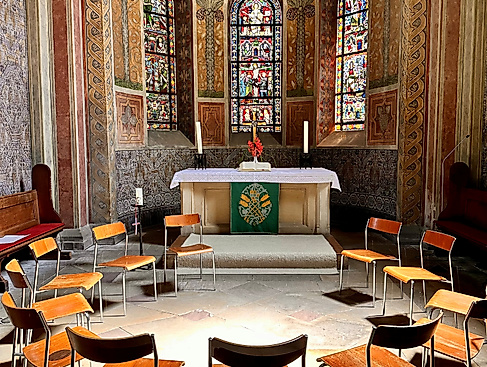 Kirchenräume – Menschen(t)räume:  Der Raum erzählt. Ich schreibe zurück