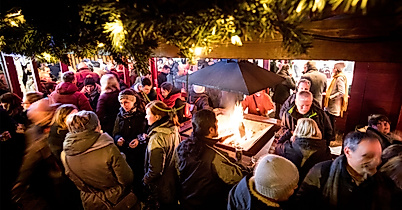 Beisammensein auf dem Weihnachtsmarkt Barmbek