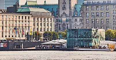 jungfernstieg_rathaus_c-2018-thisisjulia-photography-1